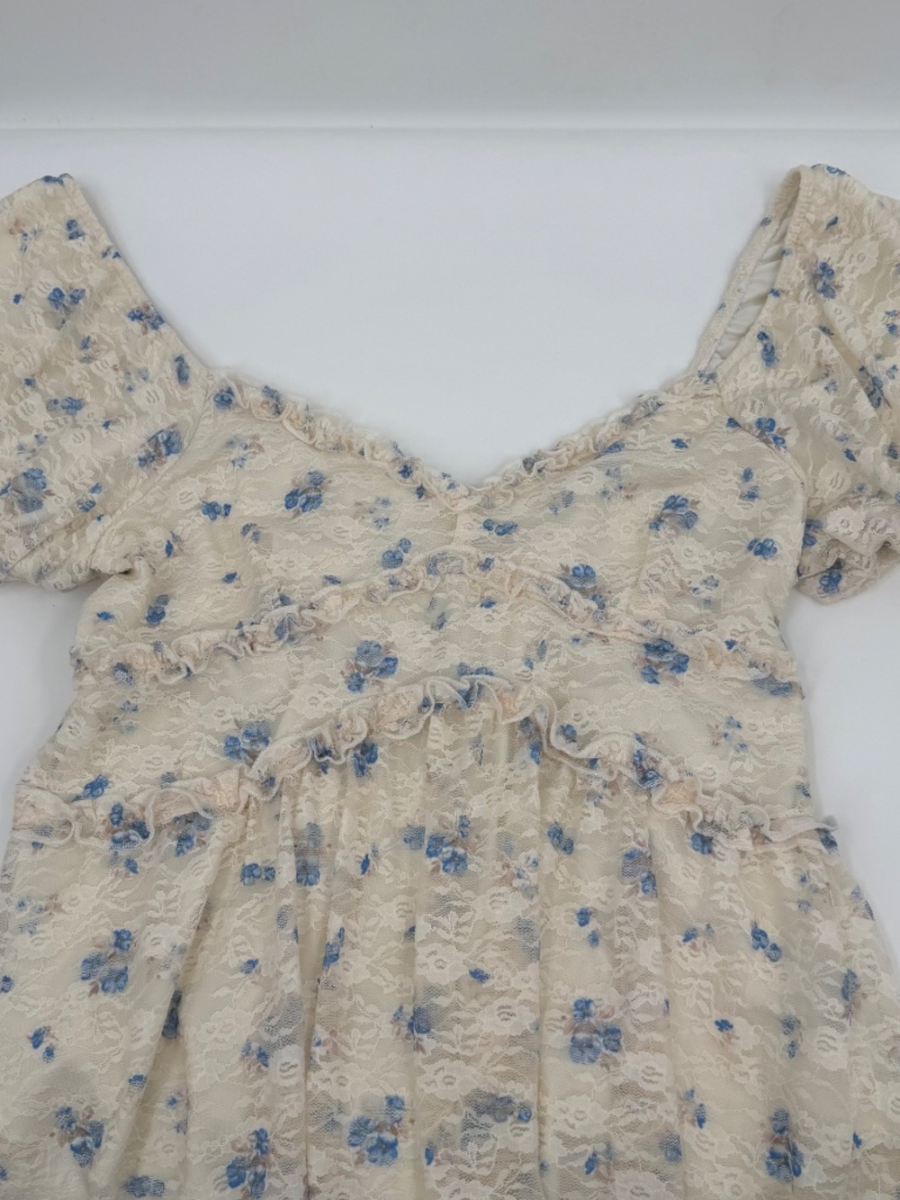Altar'd State Top Women Large NEW Ivory Blue Cottage Floral Lace Babydoll Blouse - Picture 8 of 16